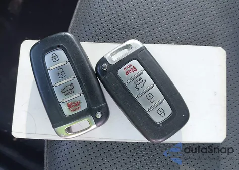 2012 Hyundai Sonata Hybrid z USA, uszkodzony, nr VIN KMHEC4A48CA034459